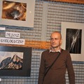Obejrzyj galerię: Wernisaż wystawy fotografii geologicznej „Zapisane w skale”