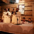 Obejrzyj galerię: Msza św. i watra na szczycie wulkanu w rocznicę śmierci Papieża Polaka