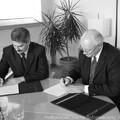 Obejrzyj galerię: Podpisanie porozumienia między Zarządem ZEW Niedzica S.A. oraz gminą Ostrów