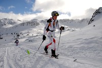 Julia Wajda na trasie zawodów w ski-alpinizmie