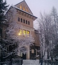 Gmach główny Muzeum Tatrzańskiego czynny również we wtorki w czasie ferii zimowych