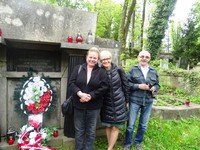Delegacja Stowarzyszenia Absolwentów LO im.O.Balzera przy grobie patrona szkoły.