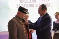 Tadeusz Szostak odznaczony za zasługi dla sportu
