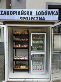 Pierwsza lodówka społeczna w Zakopanem. Małe miejsce, wielki gest solidarności