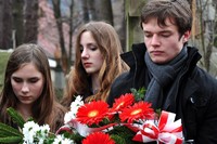 Młodzi oddali cześć poległym w Katyniu