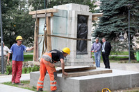 Rozpoczął się montaż pomnika Władysława Orkana